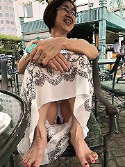 Curvy mature mama is fingering her dripping twat