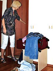 Amateur mature girl get nude