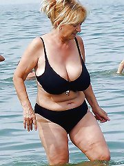 Sexy mademoiselles in a sex gallery